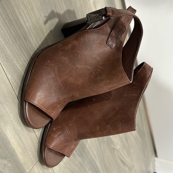 Lauren Ralph Lauren Odessa Leather Peep Toe Sandals A922 Brown Size: 7.5 NEW - Picture 1 of 3